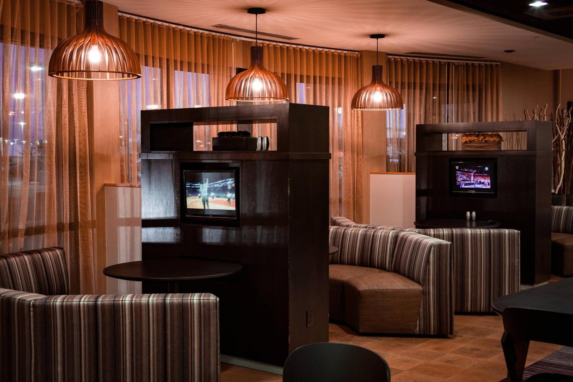 Courtyard By Marriott Hotel